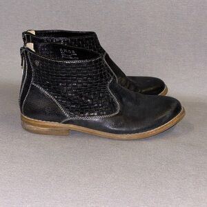 Hush puppies Black Leather Boots with lattice Stitching size 6.5 women’s EUC